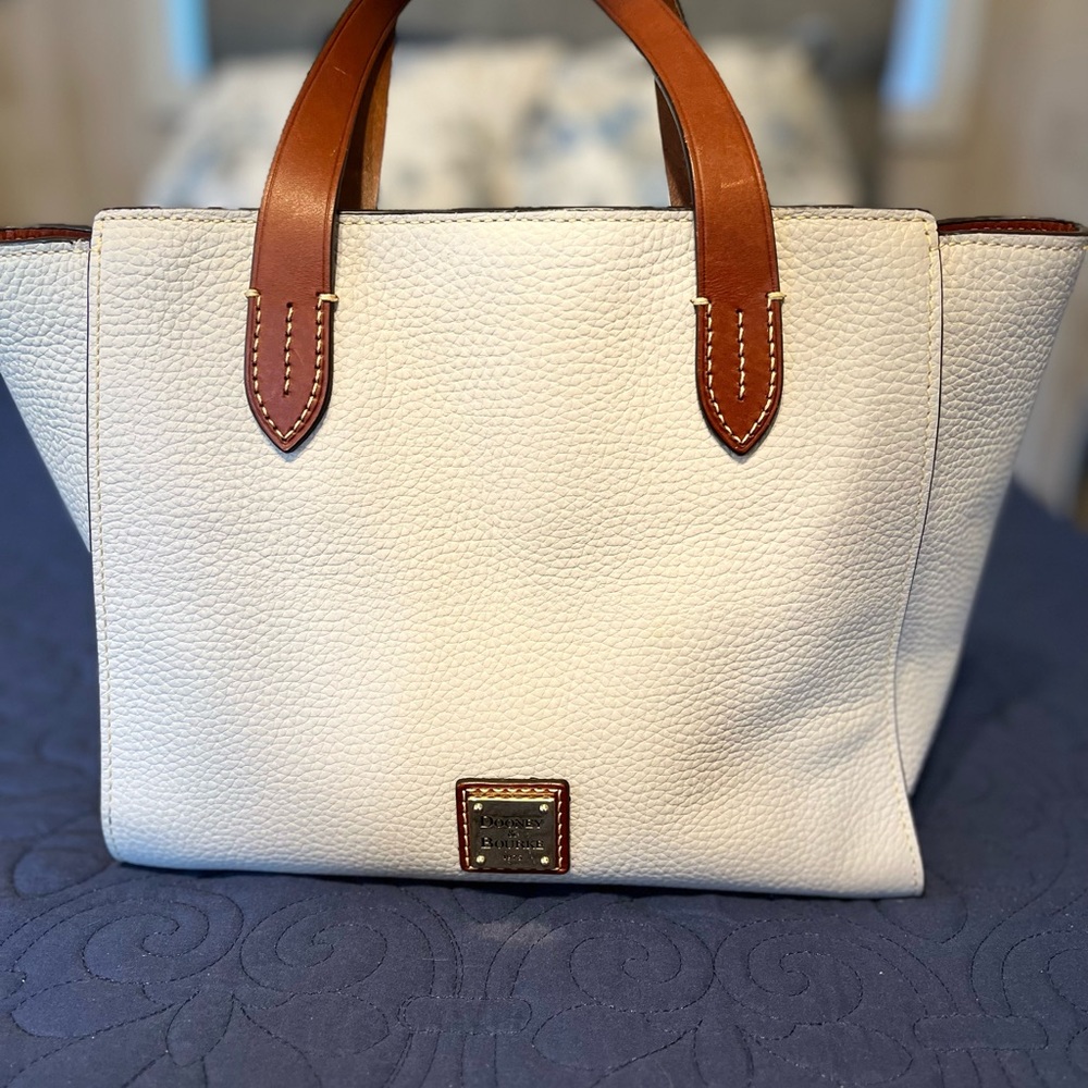 Great Spring and Summer bag.  Only used once!